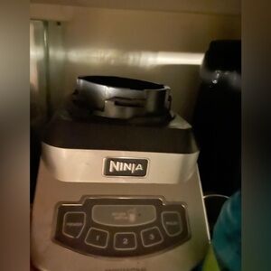 Ninja BL660 30 1100 Watts Professional Blender Base Working